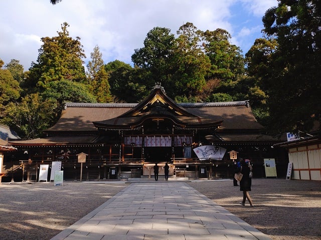 大神神社・拝殿（2022,12）