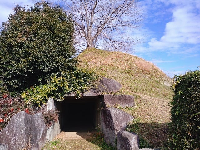 岩屋山古墳（明日香村。中に入れて墳丘にも登れるオススメの古墳）