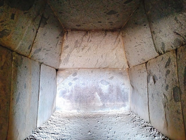 岩屋山古墳・石室