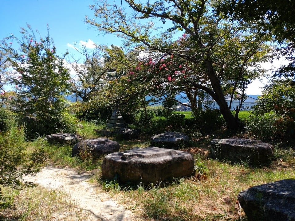 本薬師寺跡・礎石①