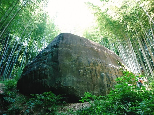 謎の巨石・益田岩船