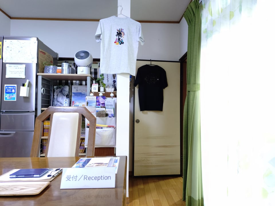 当館受付から見えるように展示しました。