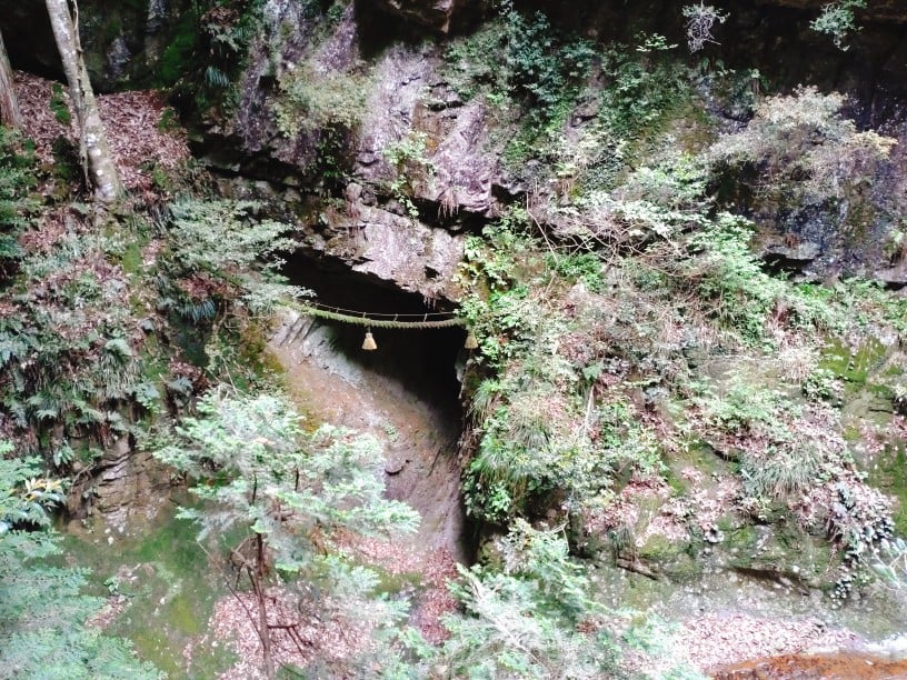 吉祥龍穴・渓流～洞穴