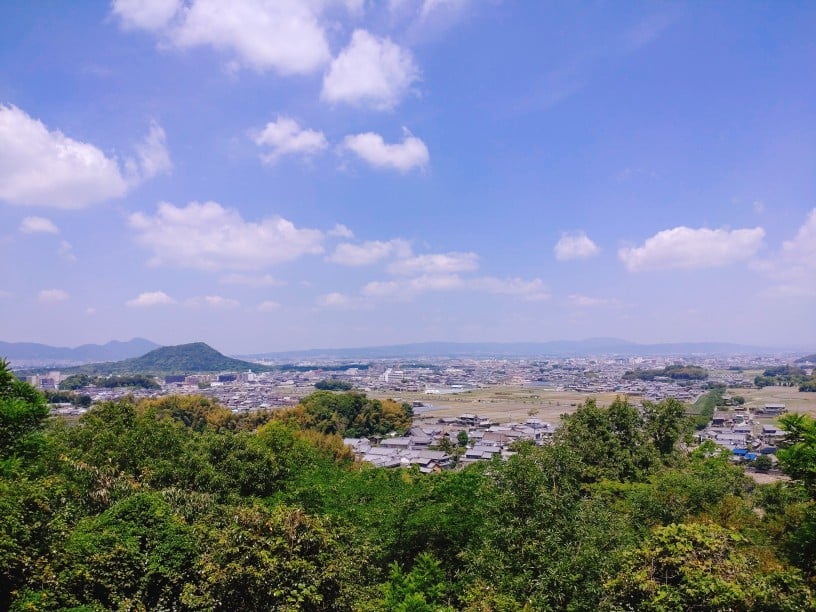 甘樫丘展望台から見る畝傍山（2022,5,23）