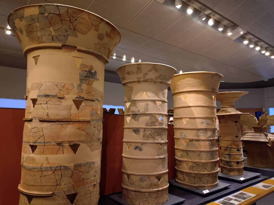 畝傍御陵前駅：橿原考古学研究所附属博物館（約3分）