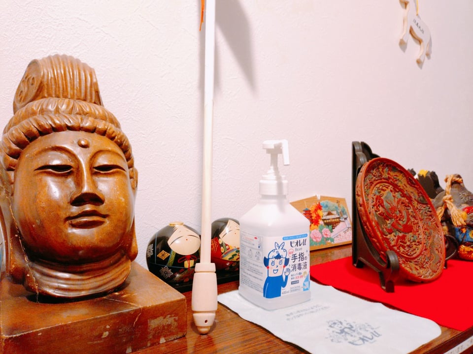 ゲストハウスはじまり・玄関の消毒液