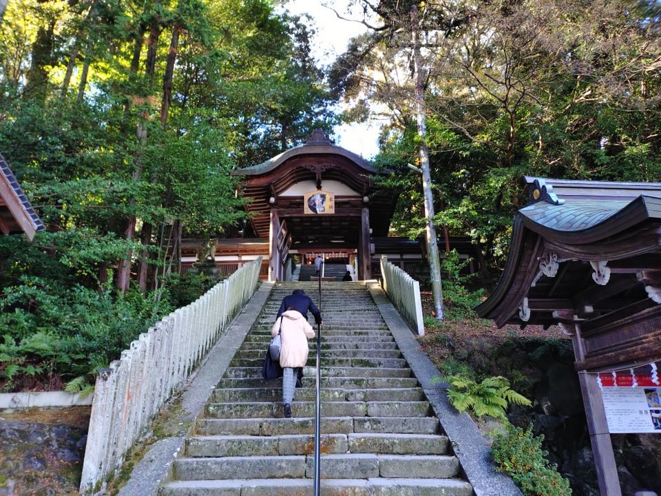 参道を登っていきます。
