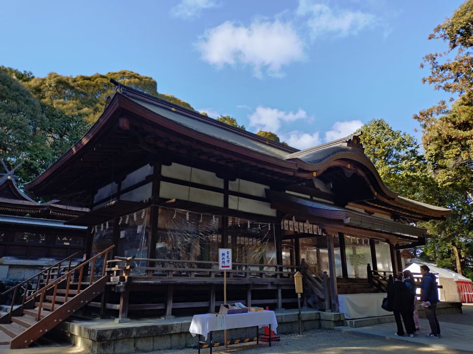 本殿。階段上がってすぐ。