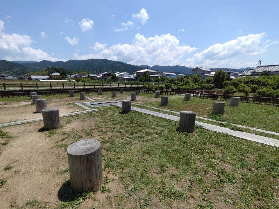 基礎の柱。たくさんの柱があります。