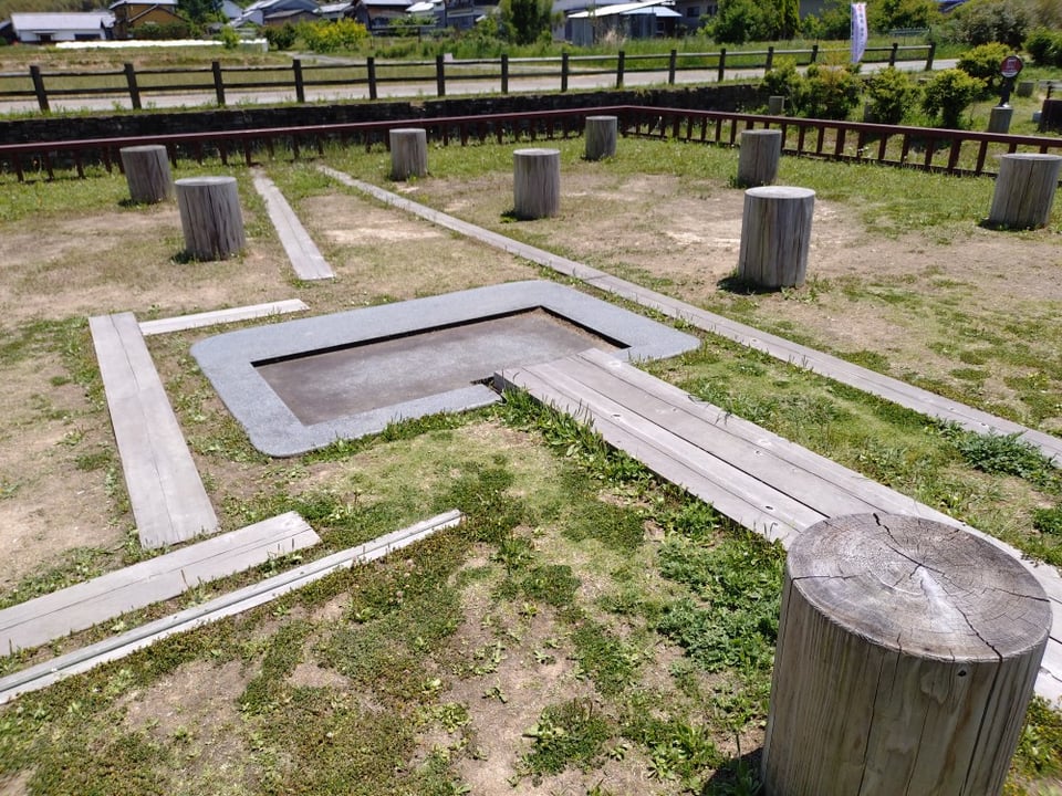 木箱が置かれていたと推定される中心部。