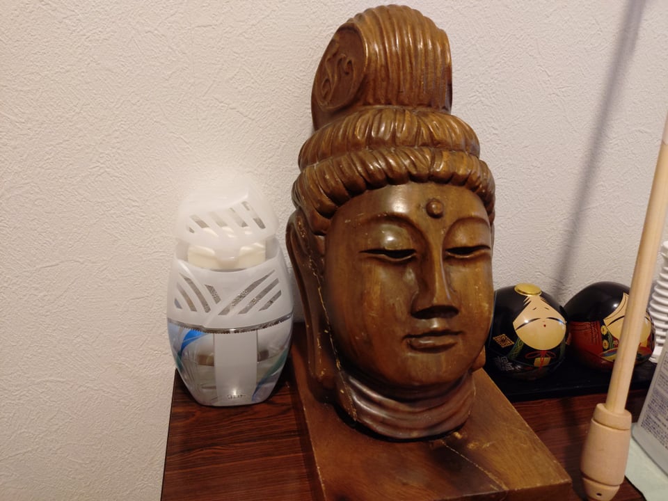 館内の至る所に消臭剤を置いております。
