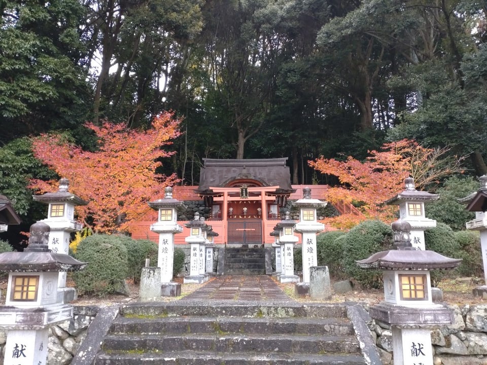 重要文化財・白山堂と紅葉