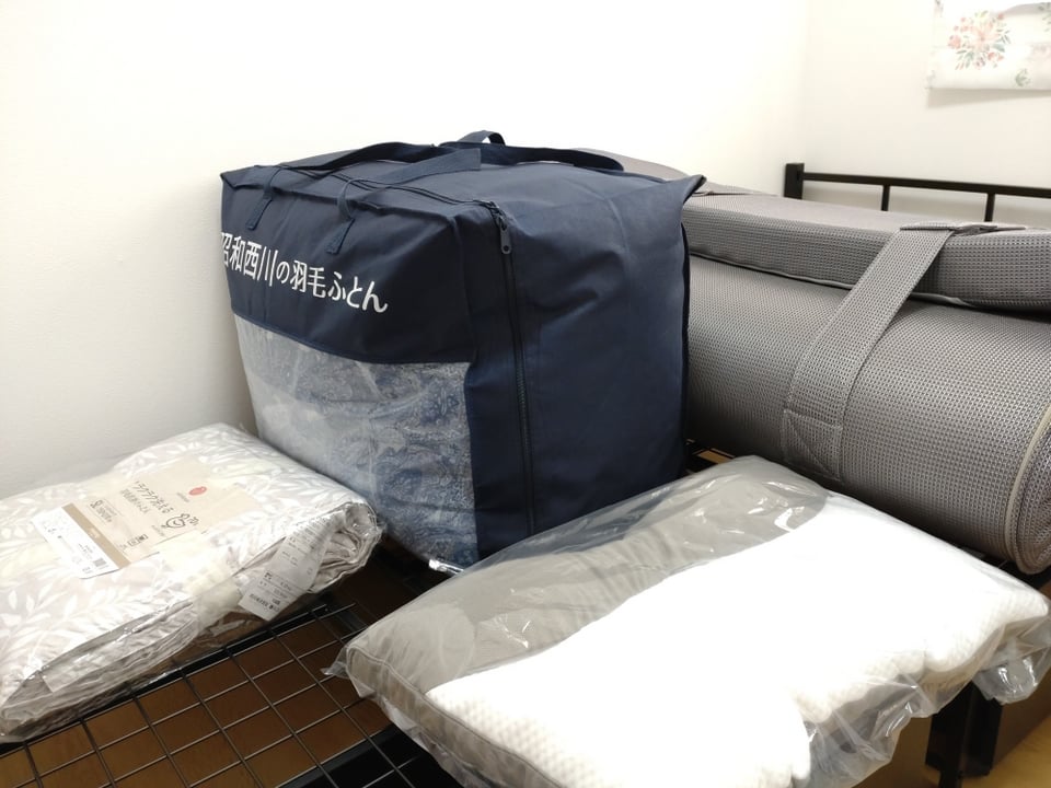 205号室・備え付けの西川製布団一式