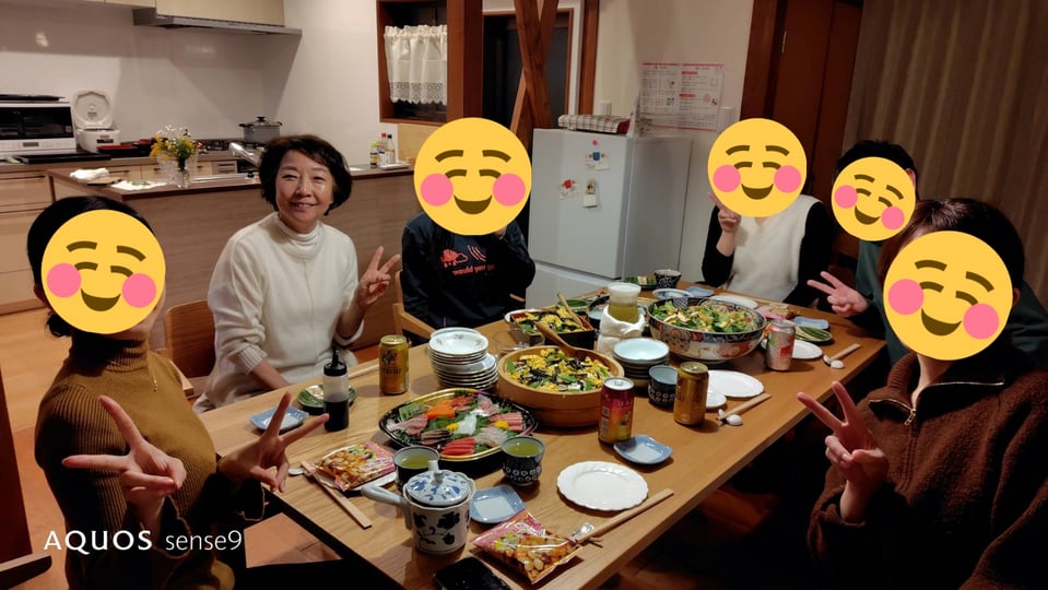 以前入居者様4名と貸主・管理人で「つながり会」をした時の様子